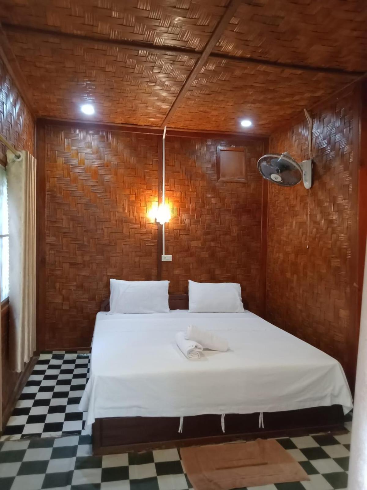 Vang Vieng Bungalows Exterior photo